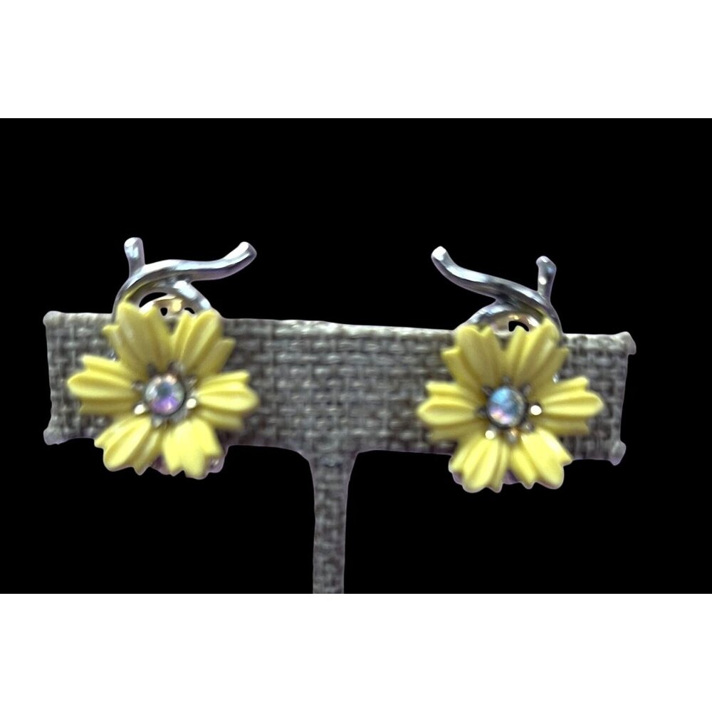 Yellow Daisy Flower Clip-On Earrings With Rhinestone Center Retro Floral Design